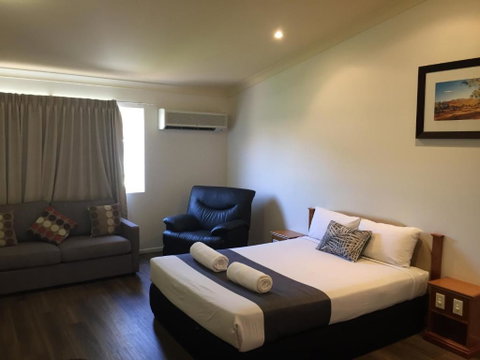 Emerald Explorers Inn - New South Wales Tourism  2