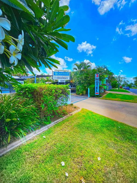 Emerald Motel Apartments - New South Wales Tourism  0