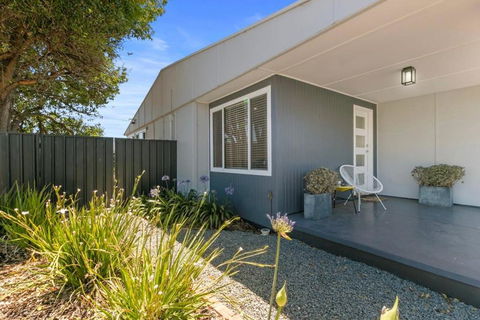 Entire Home In Sturt, Free Parking - New South Wales Tourism  2