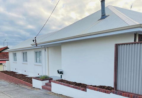 Executive Central Home - New South Wales Tourism  0