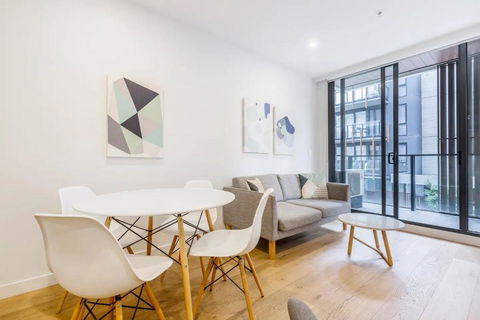 Executive Comfort Living Near La Trobe & RMIT Uni - New South Wales Tourism  1