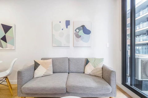 Executive Comfort Living Near La Trobe & RMIT Uni - New South Wales Tourism  2