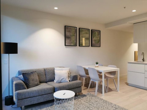 EQ Tower Modern Apartments Melbourne Central CBD - New South Wales Tourism  2