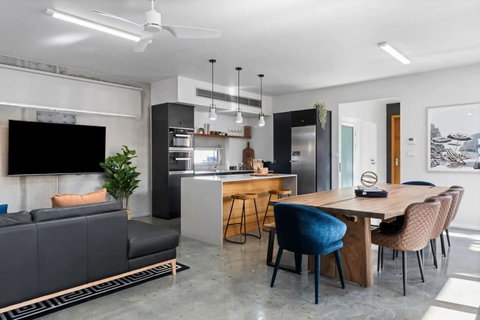 Exquisite Beachside Mansion - New South Wales Tourism  0