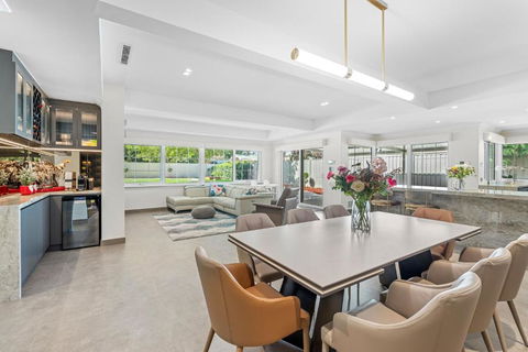 Exquisite Oasis Family Retreat - New South Wales Tourism  4
