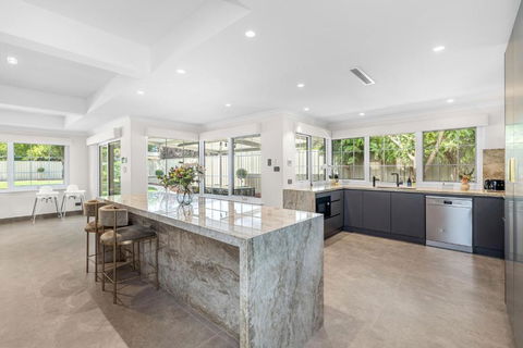 Exquisite Oasis Family Retreat - New South Wales Tourism  0