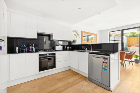 Fab Bondi 2-Bed With Courtyard & Alfresco Dining - New South Wales Tourism  3