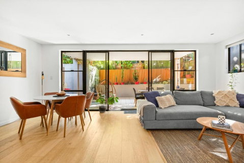 Fab Bondi 2-Bed With Courtyard & Alfresco Dining - New South Wales Tourism  0