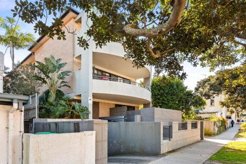 Fab Bondi 2-Bed With Courtyard & Alfresco Dining - New South Wales Tourism  4