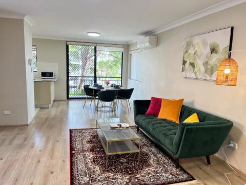 Fabulous 2 Bedroom Apartment, Secured Free Parking - New South Wales Tourism  1
