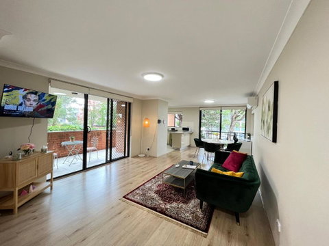 Fabulous 2 Bedroom Apartment, Secured Free Parking - New South Wales Tourism  0