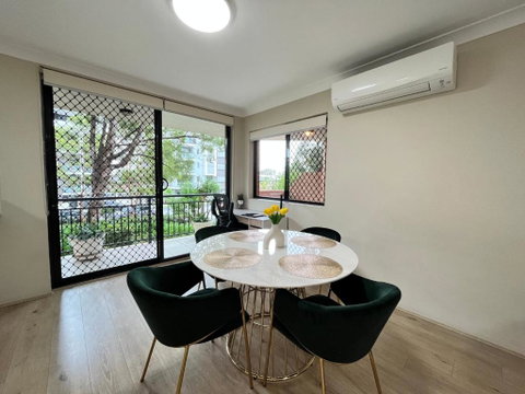 Fabulous 2 Bedroom Apartment, Secured Free Parking - New South Wales Tourism  3
