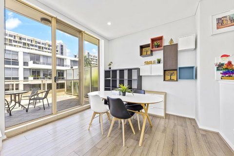 Fabulous 2B Apt Waterloo - New South Wales Tourism  3
