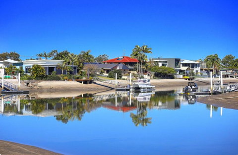 Fabulous Canal-front Unit In Mooloolaba - New South Wales Tourism  1
