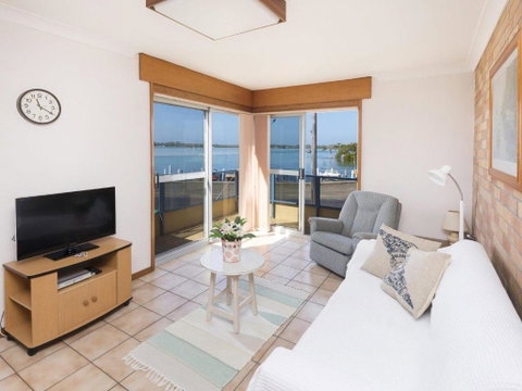 Fairholme 12 - New South Wales Tourism  0