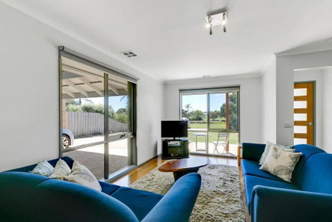Fairway Views Close To Beach Pet Friendly - New South Wales Tourism  3