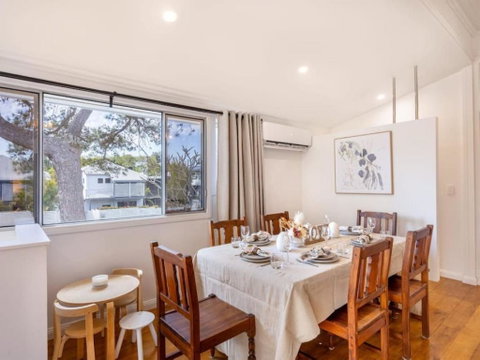 Family Friendly Cozy 4BR House At Annerley - New South Wales Tourism  1
