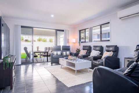Family Friendly Oasis Mid Brisbane And Gold Coast - New South Wales Tourism  0