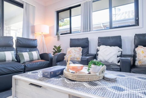 Family Friendly Oasis Mid Brisbane And Gold Coast - New South Wales Tourism  3