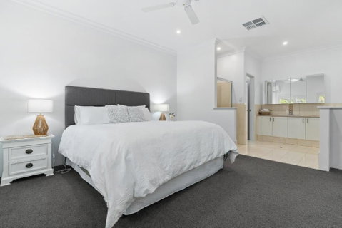 Family Haven Pool & Estuary Views - New South Wales Tourism  3