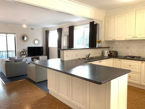 Family Home In Prime Location Melbourne - New South Wales Tourism  4