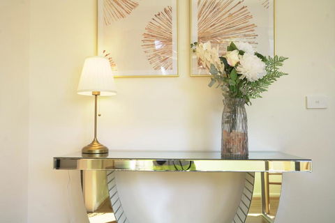 Family Home In Prime Location Melbourne - New South Wales Tourism  1