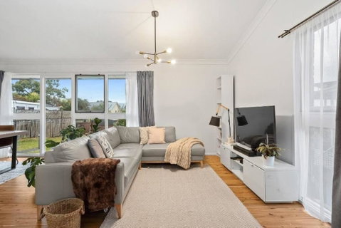 Family Home With Views - Kanahooka - New South Wales Tourism  1