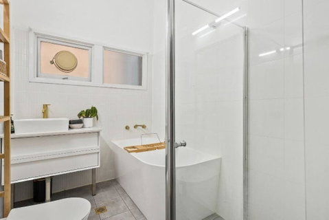 Family Home With Views - Kanahooka - New South Wales Tourism  4