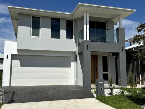 Fantastic Luxury 4 Bedroom House - New South Wales Tourism  0