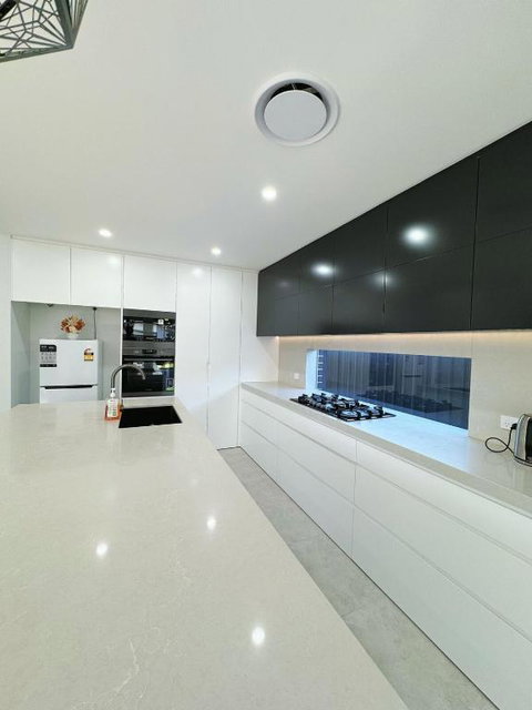Fantastic Luxury 4 Bedroom House - New South Wales Tourism  4