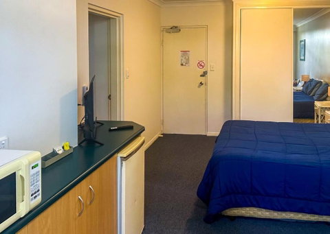 Fantastic Self-contained 1 Bedroom Apartment In Cairns North - New South Wales Tourism  1