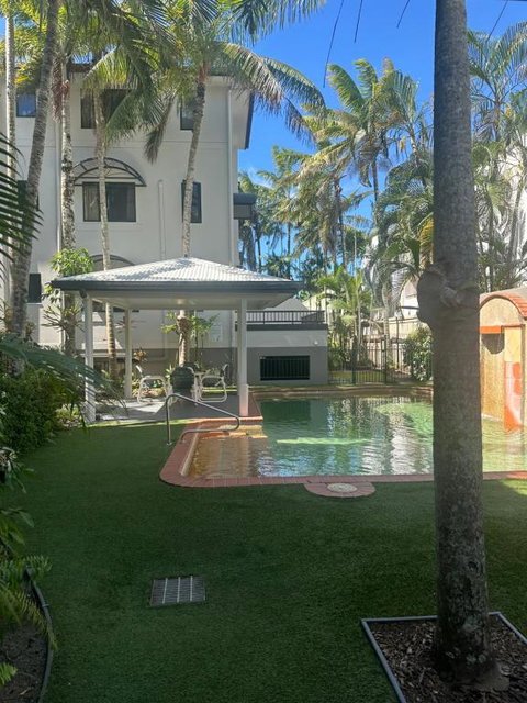 Fantastic Self-contained 1 Bedroom Apartment In Cairns North - New South Wales Tourism  0