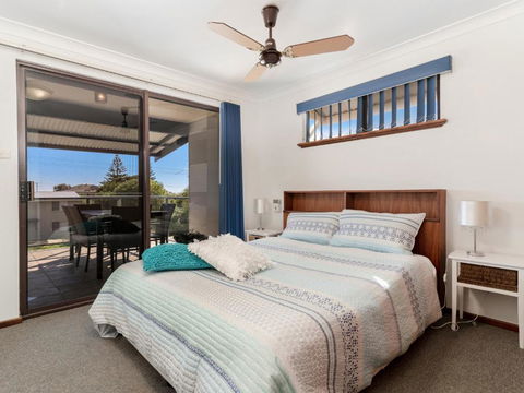 Giggles Beach House In Silver Sands - New South Wales Tourism  2