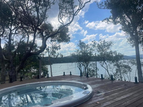 Glasshouse On The Lake - New South Wales Tourism  0