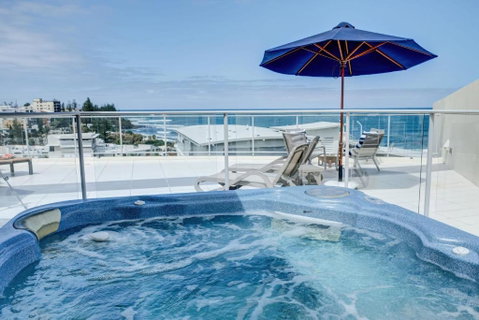 Hamptons Style Penthouse At Kings Beach - New South Wales Tourism  1