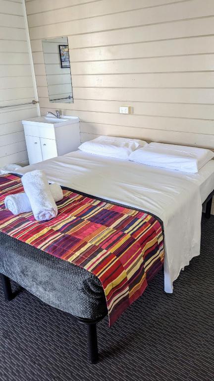 GRAND CENTRAL HOTEL PROSERPINE - New South Wales Tourism  0