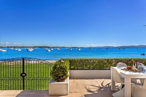 H3 Port Stephens - New South Wales Tourism  0