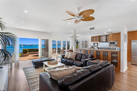 H3 Port Stephens - New South Wales Tourism  3