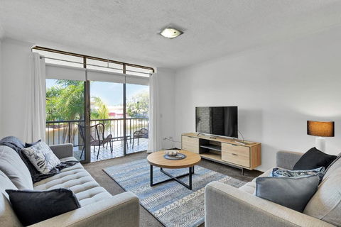 HACIENDA- CANAL VIEWS AND COMFORT - New South Wales Tourism  2