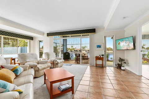 HALYCON HOUSE - New South Wales Tourism  0