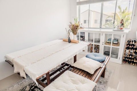 HEART OF BURLEIGH Holiday Villa - Perfect Location With Pools - New South Wales Tourism  1