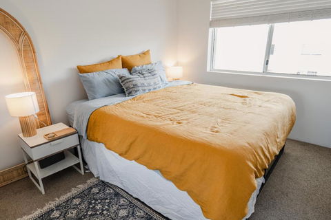 HEART OF BURLEIGH Holiday Villa - Perfect Location With Pools - New South Wales Tourism  3