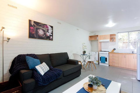 Hensman 5 - 1BRM Unit With Courtyard & Parking - New South Wales Tourism  0