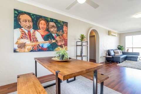 Inner City Pad Indooroopilly - New South Wales Tourism  0