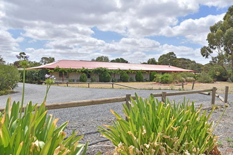 Inglewood Motel And Caravan Park Victoria - New South Wales Tourism  3