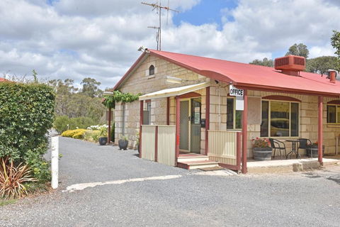 Inglewood Motel And Caravan Park Victoria - New South Wales Tourism  1