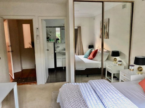 Hotel Style Monterey Guest Studio Near Hospitals, Beach And Airport - New South Wales Tourism  1