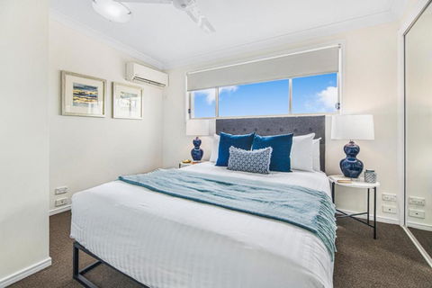 Inner-City 2-Bed With Balcony & Undercover Parking - New South Wales Tourism  1