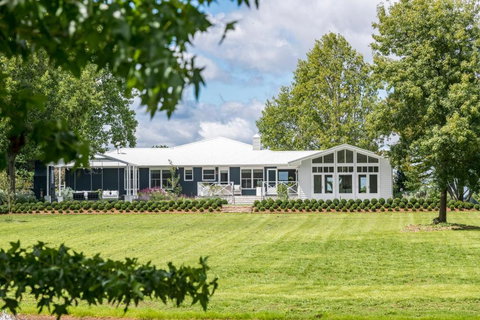 Isca House, Exeter, NSW - New South Wales Tourism  0