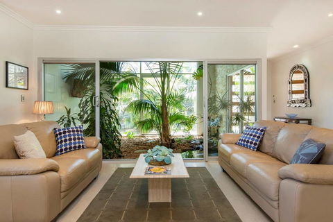 Adelphi Waterfront 2 Bedroom Ground Floor Home - New South Wales Tourism  0
